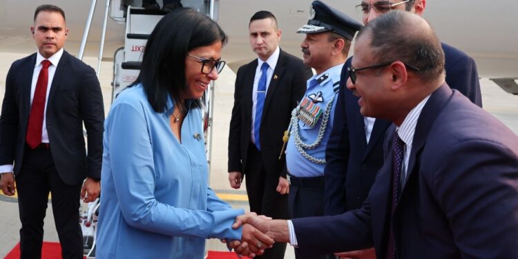 Delcy Rodríguez llegó a la India para fortalecer cooperación energética y comercial