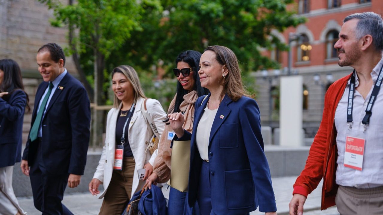 María Corina Machado retorna a Oslo y asegura que su misión está casi completada