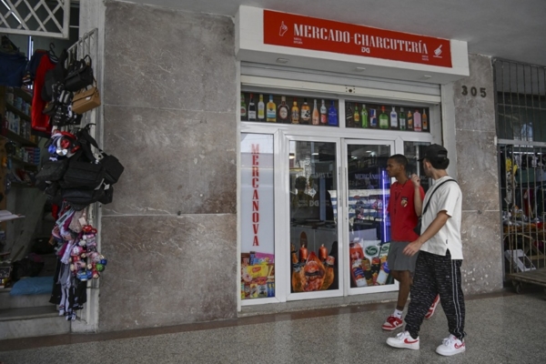 Cuba da una «importancia particular» a las reformas en comercio exterior y la inversión