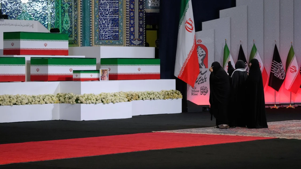 Irán inicia el funeral de varios días del líder supremo Alí Jamenei