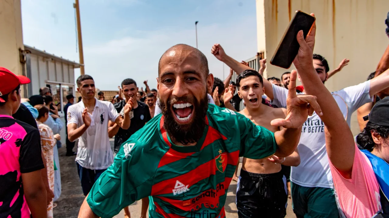 «No se pueden dar cifras exactas, es imposible, hay miles cruzando», caos absoluto en la frontera entre Marruecos y Ceuta